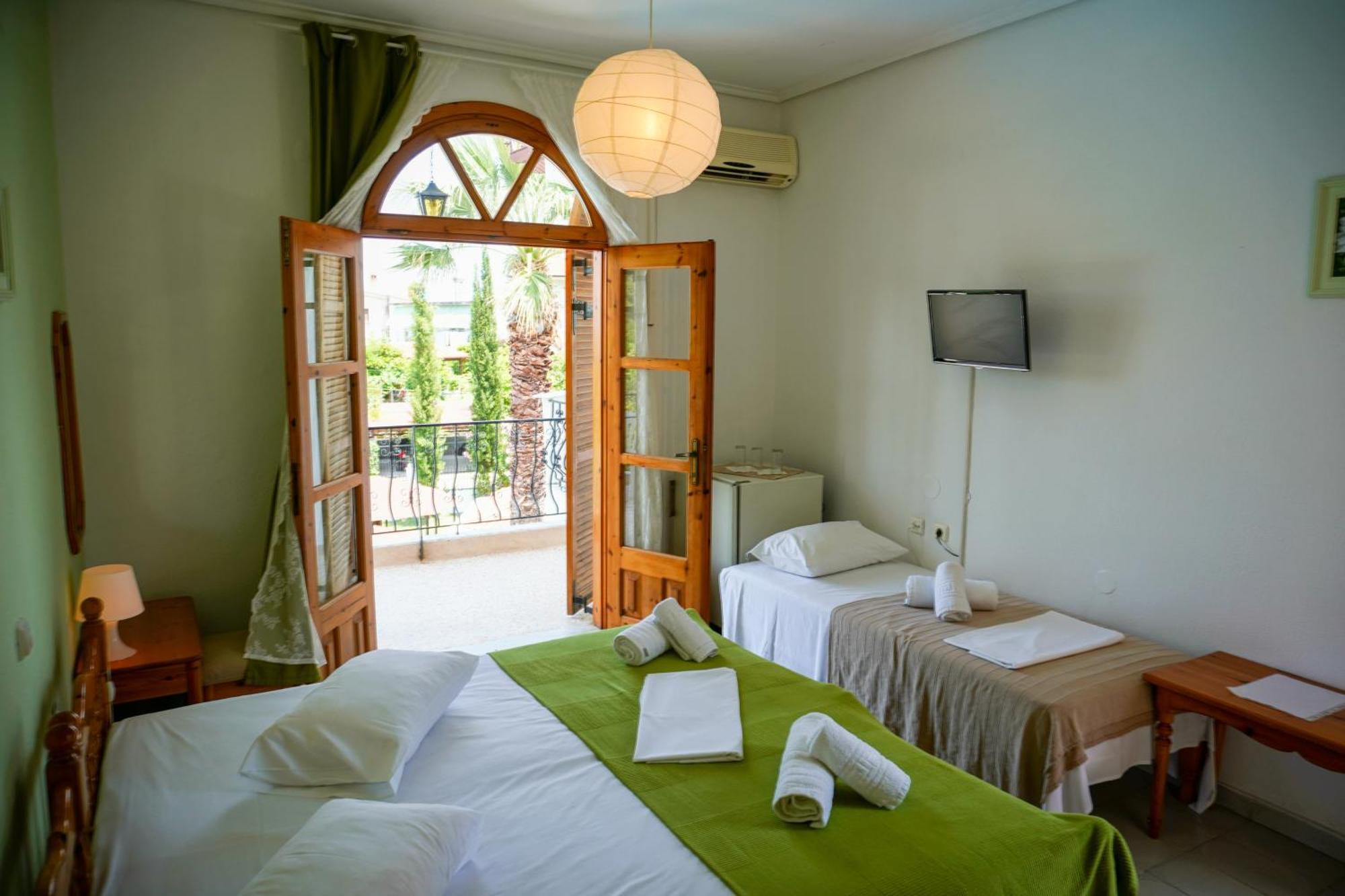 Irida Rooms 'N' Pool 파랄리아 판탈레이모노스 외부 사진