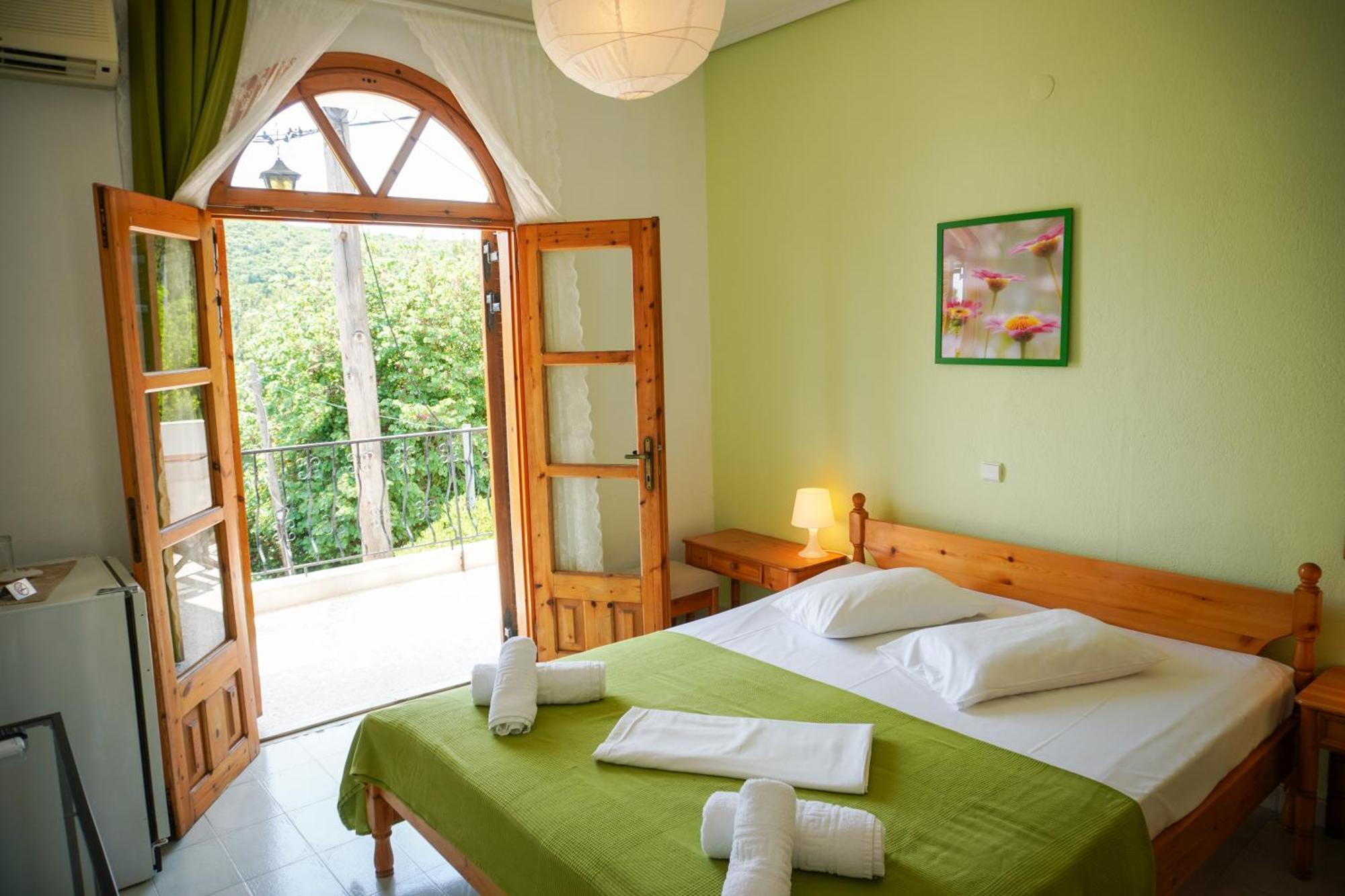 Irida Rooms 'N' Pool 파랄리아 판탈레이모노스 외부 사진